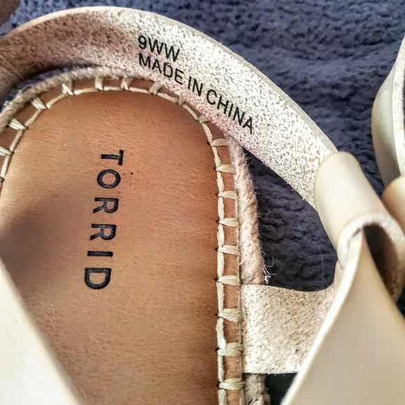 Torrid 9W Sandals - Picture 3 of 4